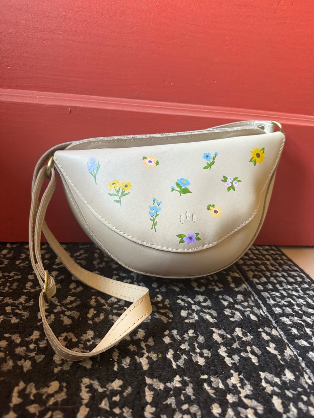 Portland Leather Medium Koala in Bone, hand painted details - Picture 6 of 6